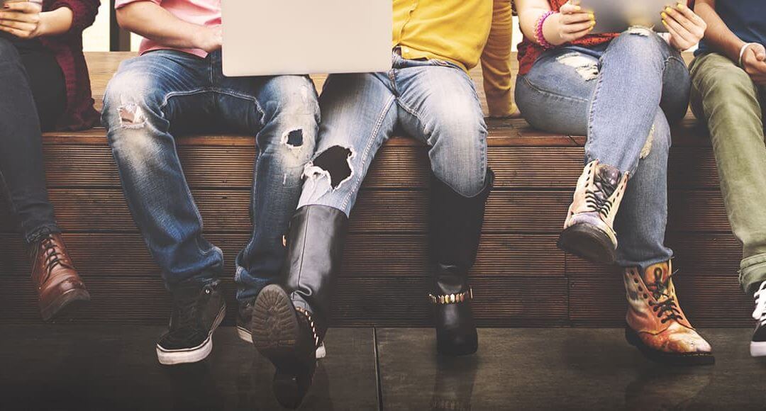 Founder Of Crowdfund Campus On Becoming Your Own Boss - image - teenagers sitting on a wall with legs dangling